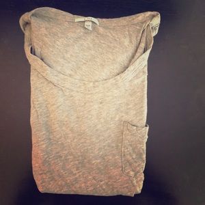 Classic gray t-shirt with front pocket